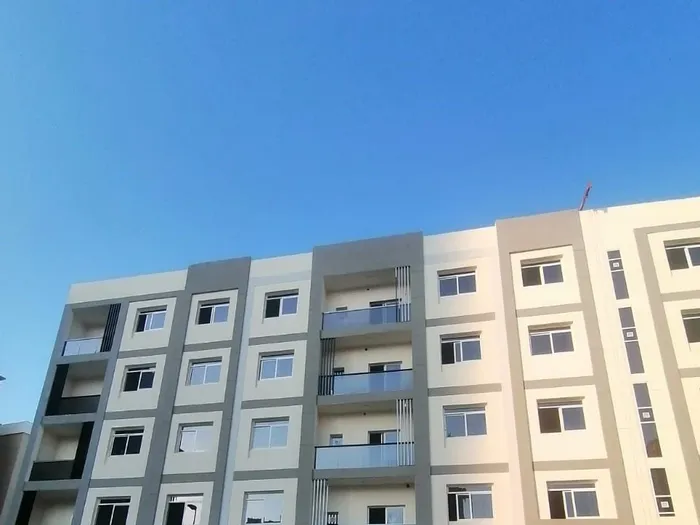 📢 للبيع بناية مميزة في عجمان – موقع استراتيجي خلف فندق تيوليب إن 📢 : Image 1