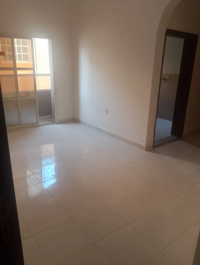 غرفه وصاله  للإيجار في المويهات عجمان 🔑🏡 قريبه من مخرج محمد بن زايد والشيخ عمار  في قلب الخدمات وارقي الاماكن : Image 1