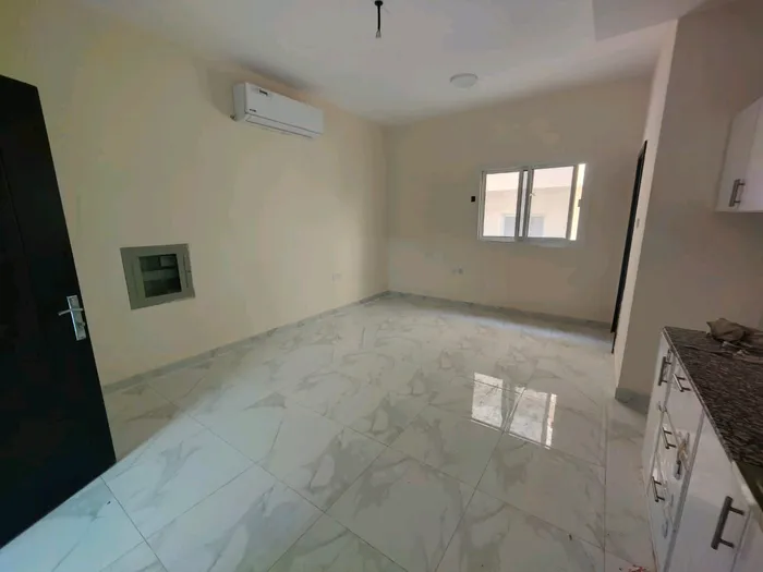 للإيجار إستوديو سنوي في عجمان منطقة الجرف 2 قريبة من كل الخدمات سهل المخرج للدبي و الشارقة : Image 1