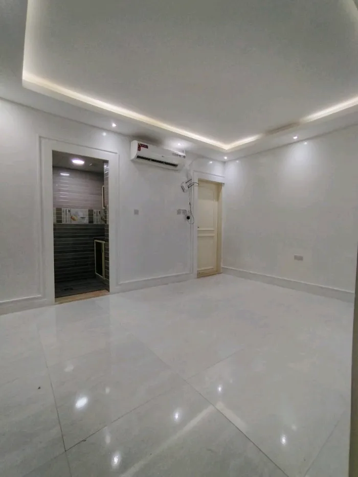 For rent a studio, a room, a bathroom, a kitchen, including water, electricity and Internet for 1400 per month. The location is Masoudi behind Al-Safeer Mall : Image 1