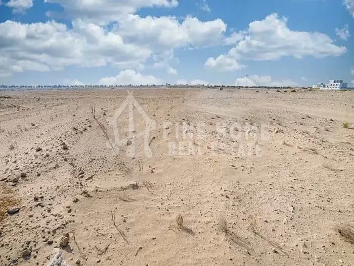 For sale, commercial land, corner and three streets, Burj/Al Dana permit : Image 1