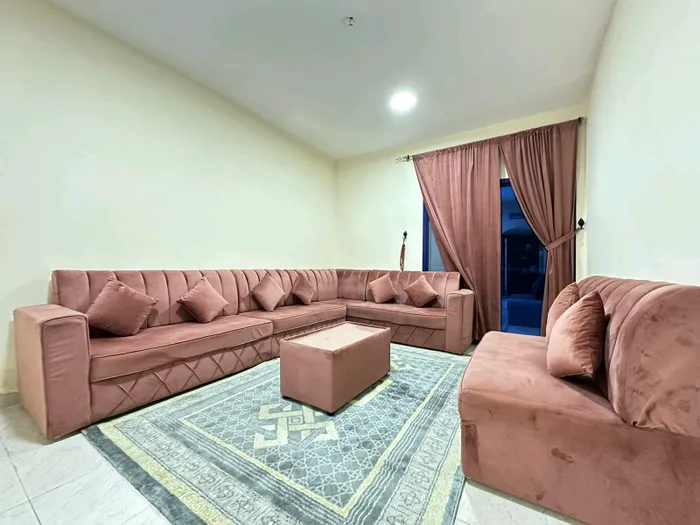 Two rooms and a hall for monthly rent : Image 1