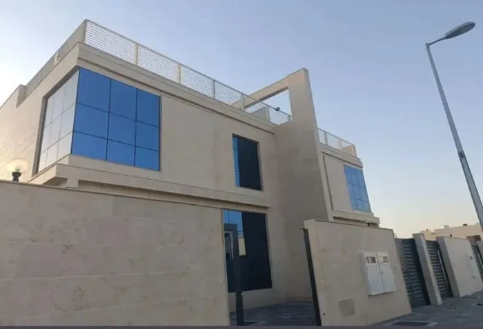 For sale an adjacent villa in Sharjah located in the Al-Hoshi area : Image 1