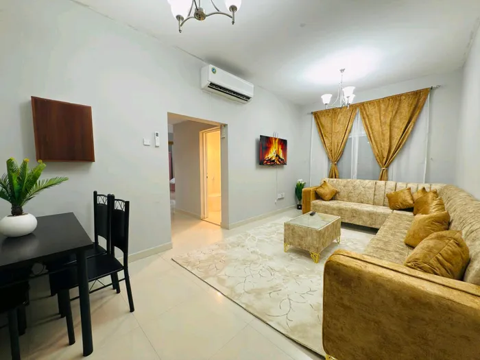 Two rooms and a hall for monthly rent : Image 1