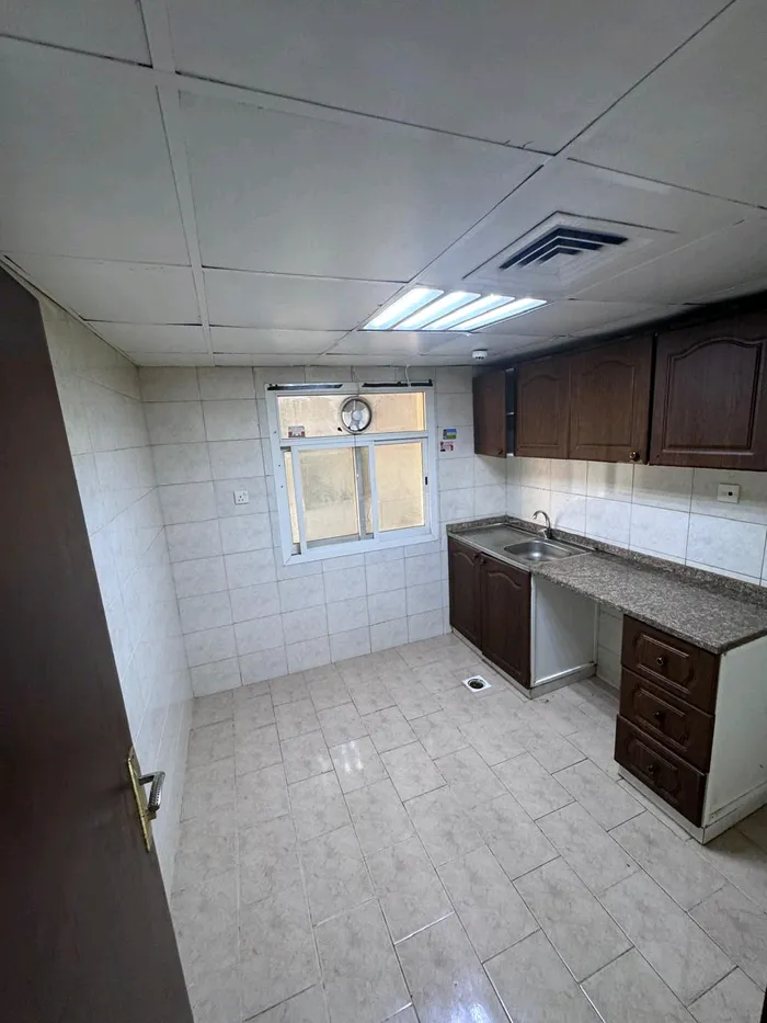 Unfurnished apartments in Ajman Al Nuaimia, King Faisal Street : Image 1