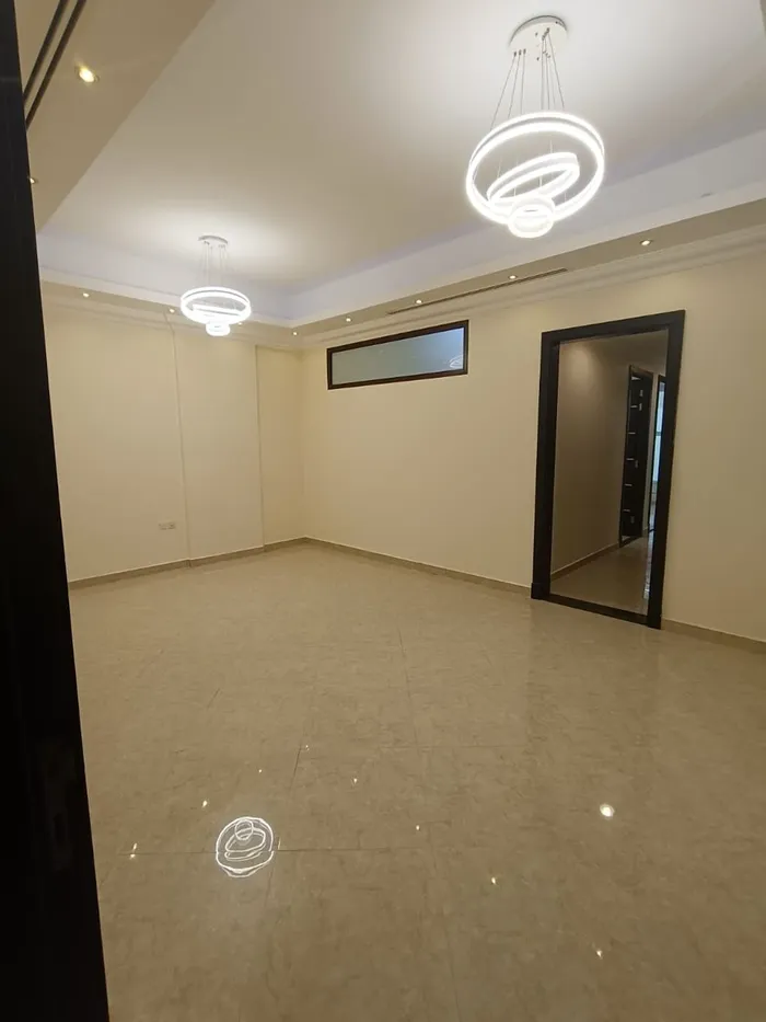 1 month free|free parking| card entry : Image 1