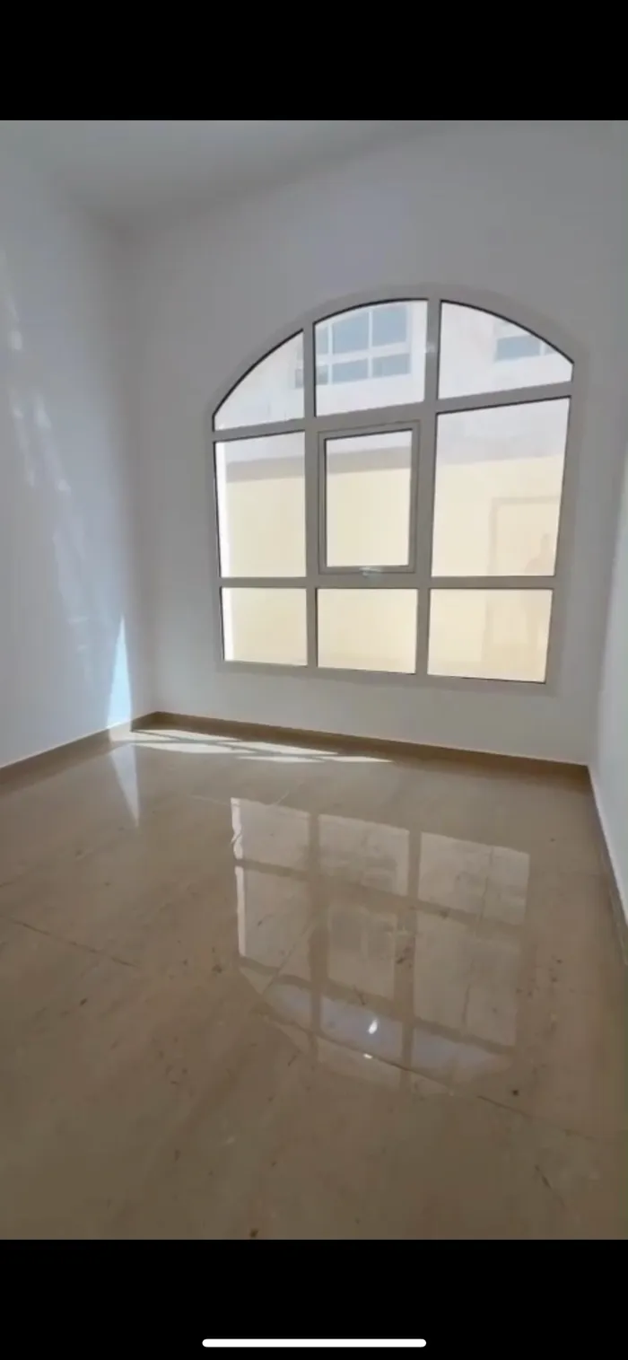 شقه للإيجار في أبو ظبي : Image 1
