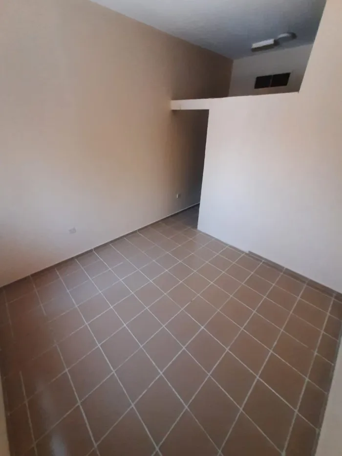 شقه  استديو للايجار السنوي مطبخ شبه منفصل في النعيمه مكان مميز قريب من مخرجي دبي والشارقه وكل الخدمات : Image 1