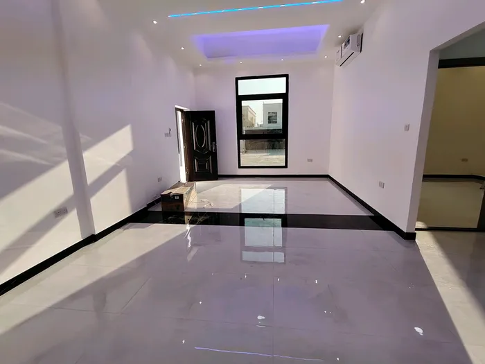 شقه غرفتين وصاله مع غرفة خادمه مدخل خاص اول ساكن بمدينه الرياض جنوب الشامخة : Image 1