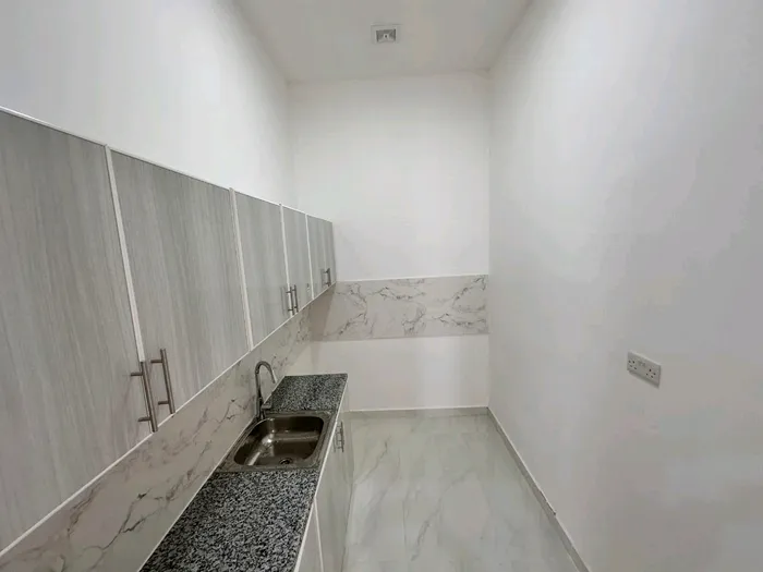 شقه للايجار السنوي في ابو ظبي حي الرياض : Image 1