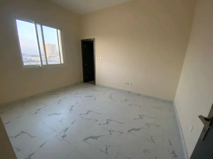 شقه للايجار السنوي بعجمان في الجرف 3 غرفه وصاله و2 حمام : Image 1