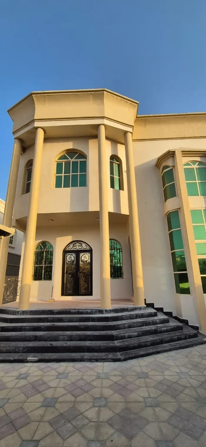 Villa for rent in Ajman Al Rawdah near Sheikh Ammar Street with 6 bathrooms, 5 rooms, a maid's room and an annex : Image 1