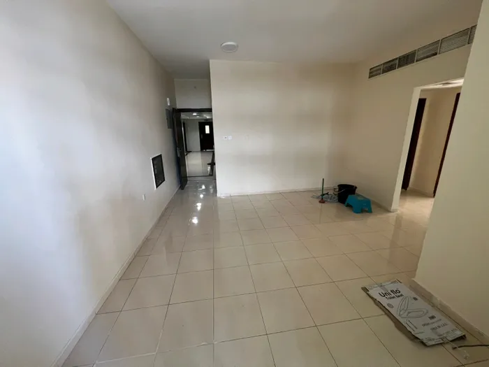 Two rooms and a hall with large areas, clean finishes and an open view at a very attractive price : Image 1