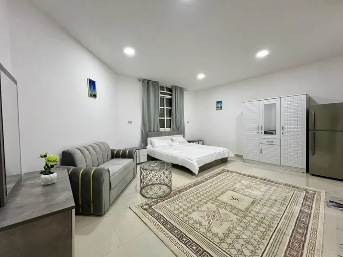 للايجار الشهري استوديو مفروش مدخل خاص ساكن اول : Image 1