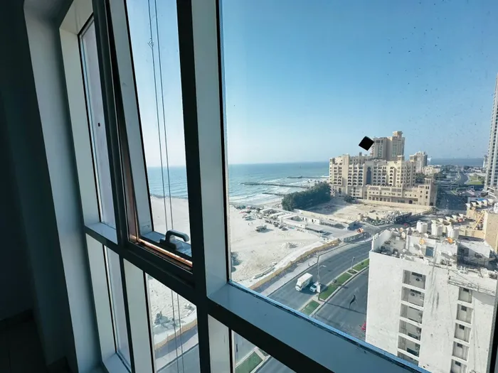 📍 بناية جديدة كليًا - أول ساكن - موقع مميز على صف الكورنيش بإمارة عجمان – رؤية مباشرة على البحر! : Image 1