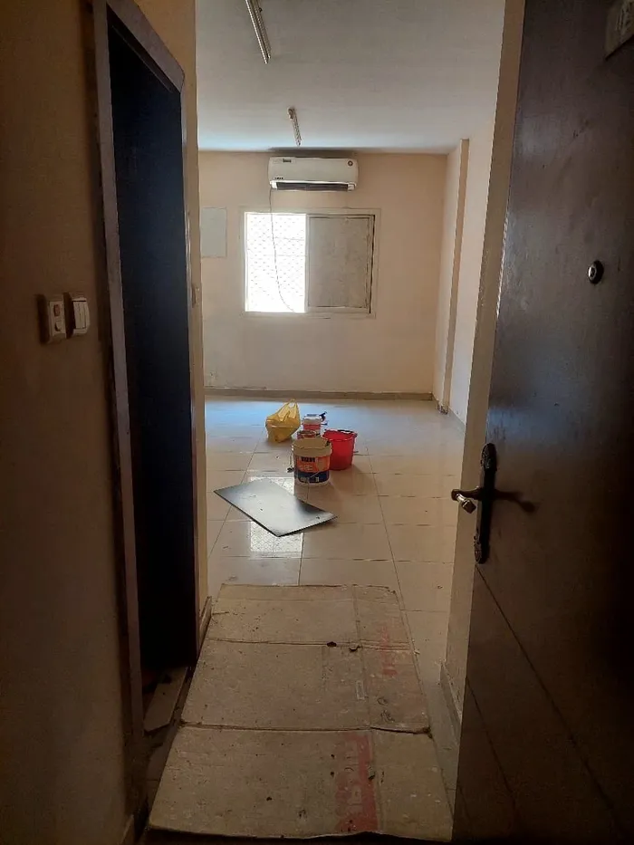 شقه  غرفة وصاله ومطبخ وحمام  مساحه واسعه العنوان النعيميه قريب في عجمان قريبه  علي محمد بن زايد مباشر  مخرج دبي والشارقه//Apartment with one bedroom, a hall, a kitchen, and a bathroom, spacious, located in Al Nuaimiyah, close to Ajman, directly on Mo : Image 1