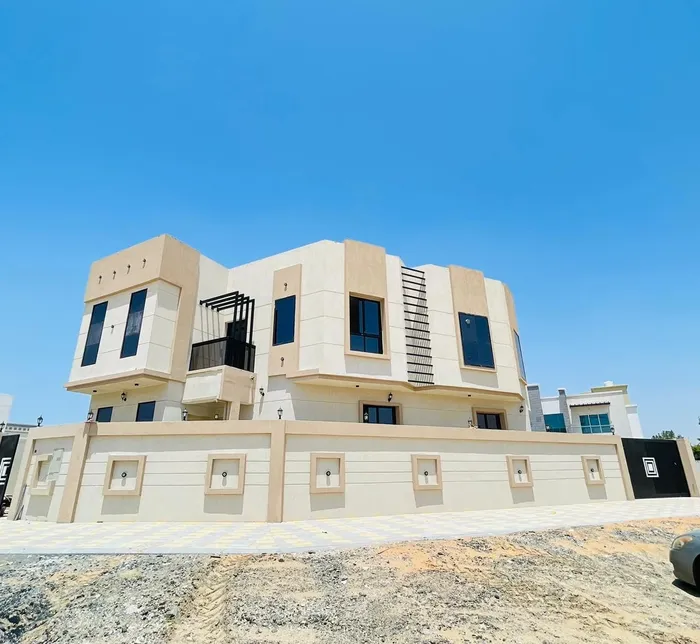 Standalone villa with excellent finishes in a vital location for sale : Image 1