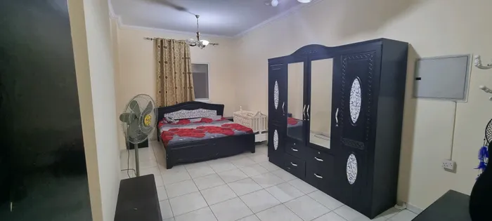 للإيجار شقة غرفة و صالة ببلكونة تكيف مركزي مفروش شهري في عجمان النعيمية 2 شارع ملك فيصل شامل الفواتير 3500 : Image 1