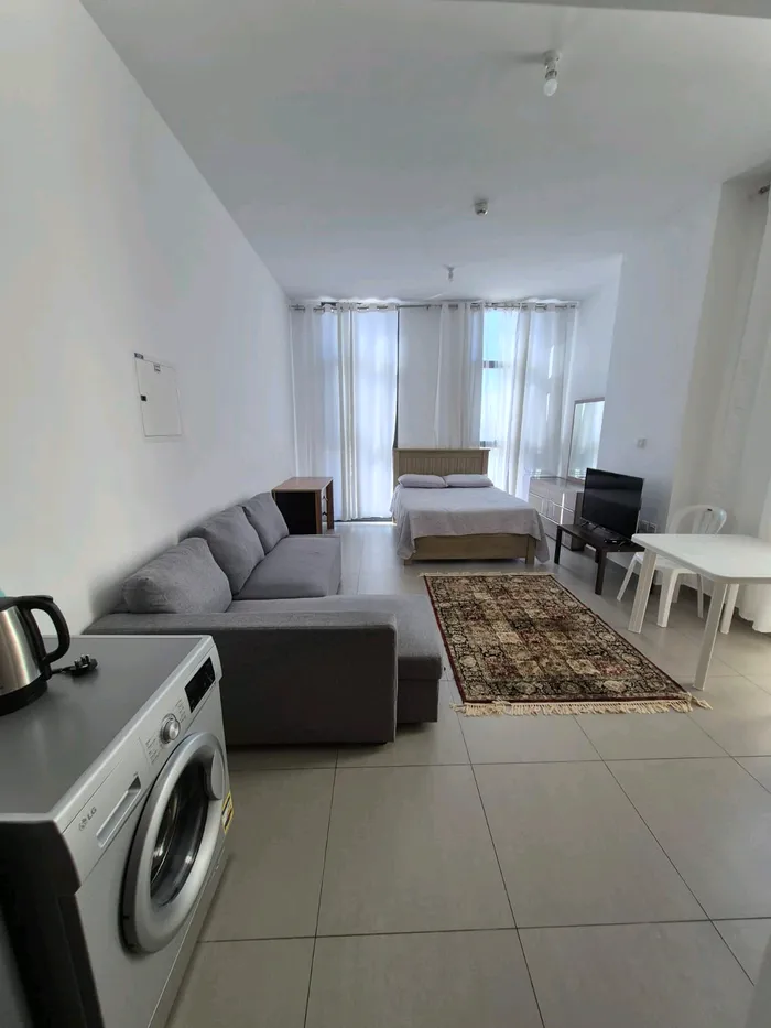 furnished studio : Image 1