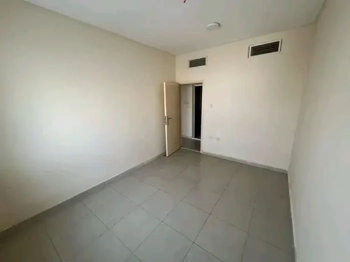 There are discounts — the cheapest apartment is 3 rooms and a hall : Image 1