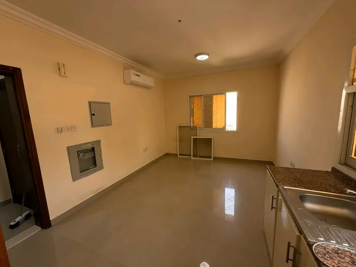 استوديو غير مفروش للايجار السنوي بعجمان : Image 1