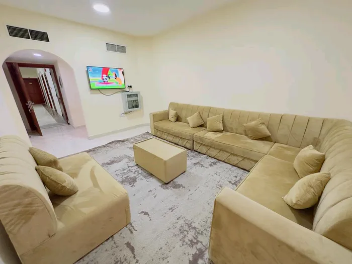 Two rooms and a hall for monthly rent : Image 1