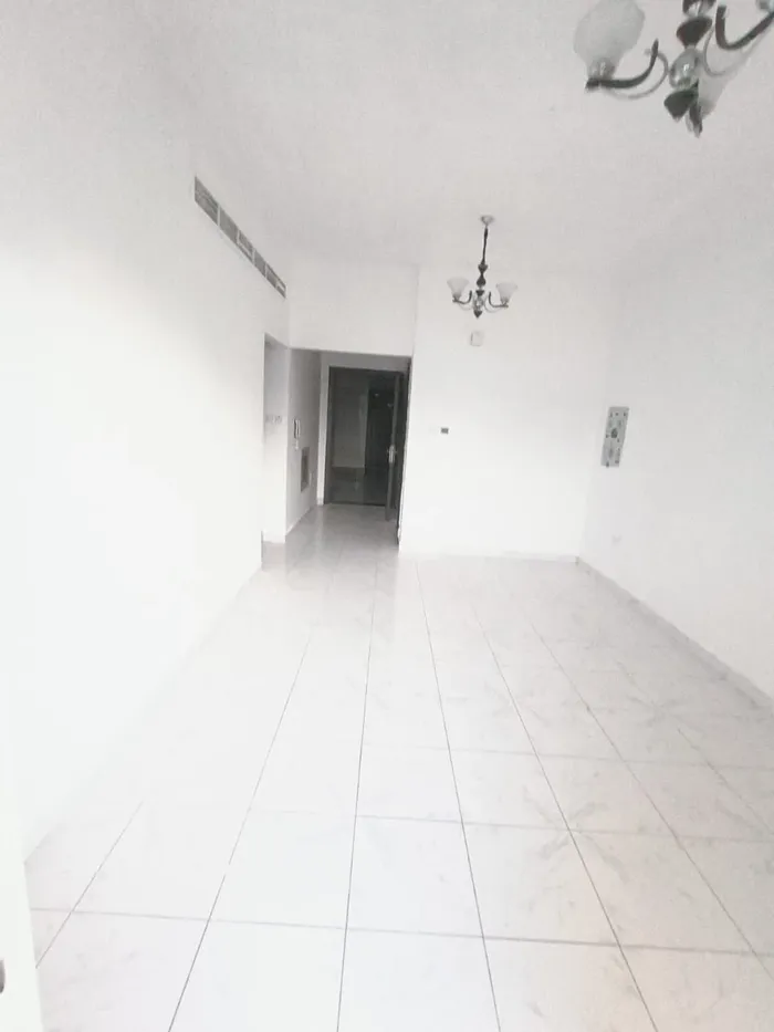 شقة غرفه وصاله  بلكونه 2 حمام، مساحه واسعه في عجمان. العنوان:الراشيديه قريبه من  محمد بن زايد، مباشرة من مخرج دبي والشارقة.//A spacious one-bedroom apartment with a balcony and 2 bathrooms in Ajman. Address: Al Rashidiya, close to Mohammed bin Zayed  : Image 1