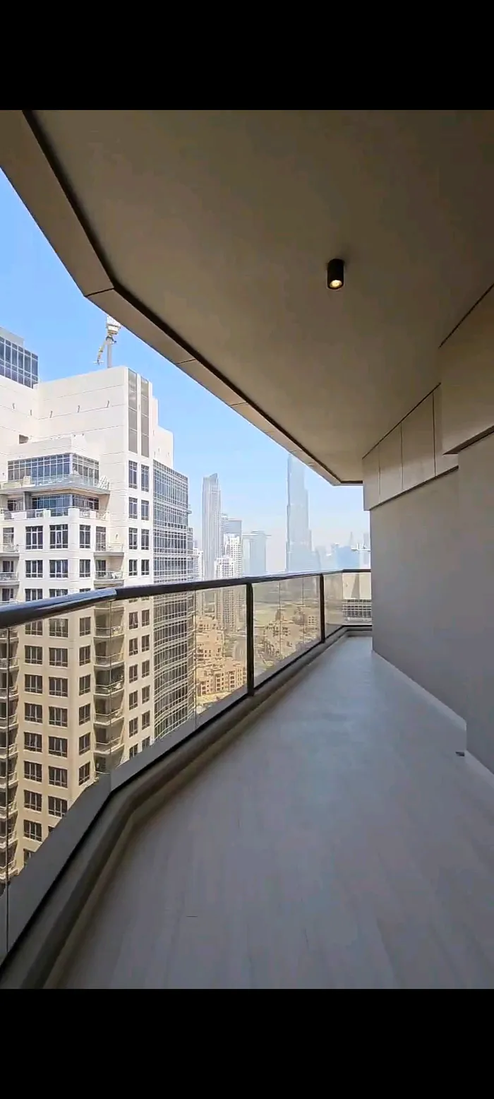 FULL BURJ KHALIFA VIEW AND PARTIAL FOUNTAIN VIEW AND CANAL VIEW IN DOWNTOWN : Image 1