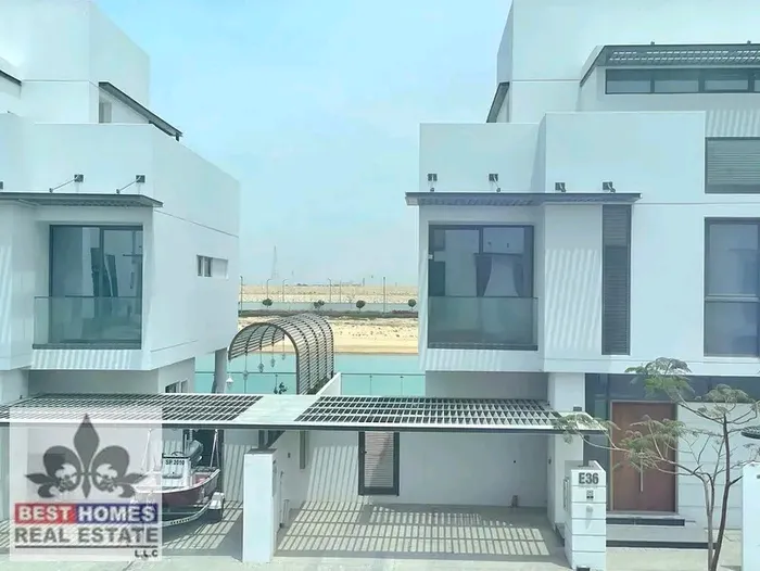 للبيع  فيلا 5 غرف نوم في أجمل مكان (واجهة الشاطئ) في الشارقة : Image 1