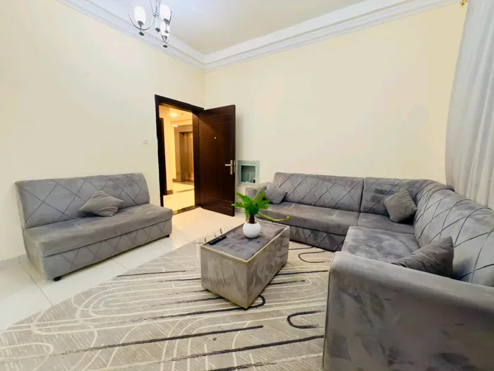 Two rooms and a hall for monthly rent : Image 1