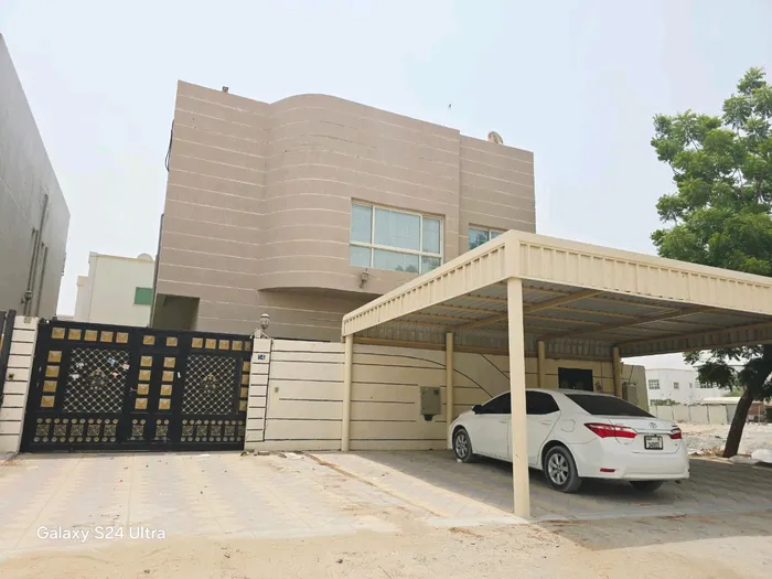 Elegant 5 bedroom villa for annual rent in Ajman : Image 1