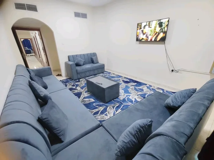 Two rooms and a hall for monthly rent : Image 1