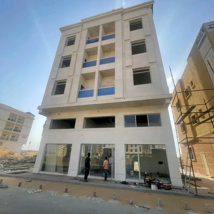 A whole building for sale in Al-Aliya : Image 1