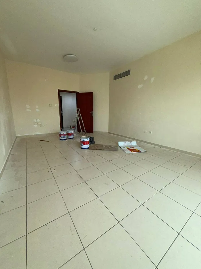 Two rooms and an annual hall : Image 1