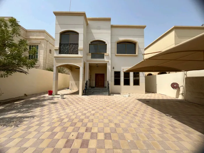 A luxurious villa for rent in Al Mowaihat 1 close to all services : Image 1