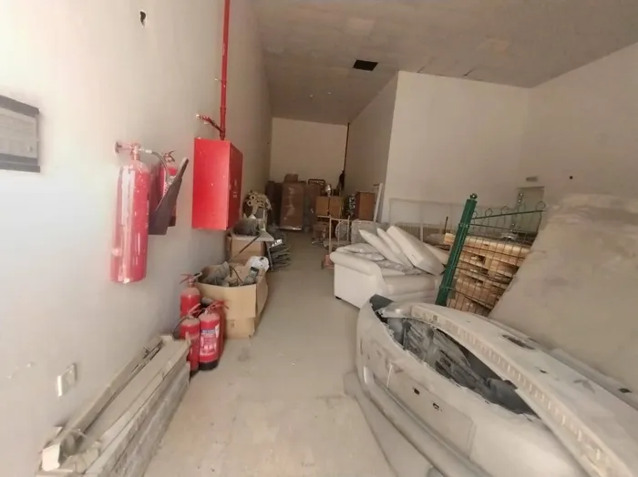 مستودع للايجار السنوى بعجمان مساحه ١٠٠٠ عجمان الصناعيه ٤ دفعات تامين ٢٠٠٠ كاش : Image 1