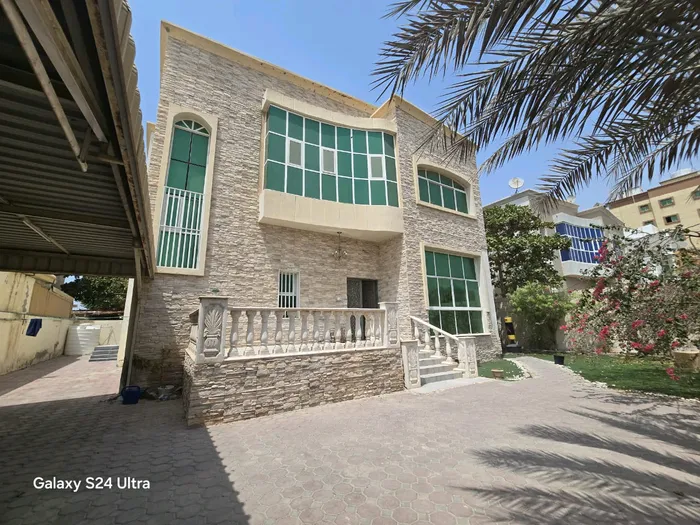 فيلا مميز للبيع بالروضة 3 واجهة حجرية انيقة : Image 1