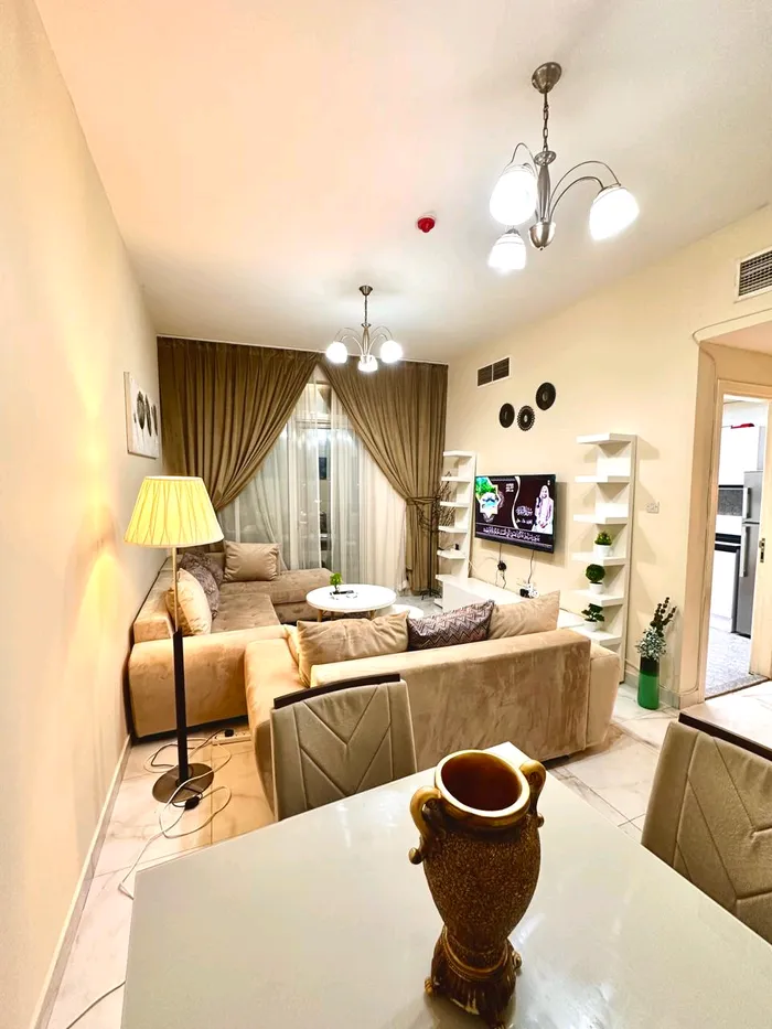 Al Majaz room and hall in Al Qasba area with 2 bathrooms and balcony 4500 with net insurance 1000 : Image 1