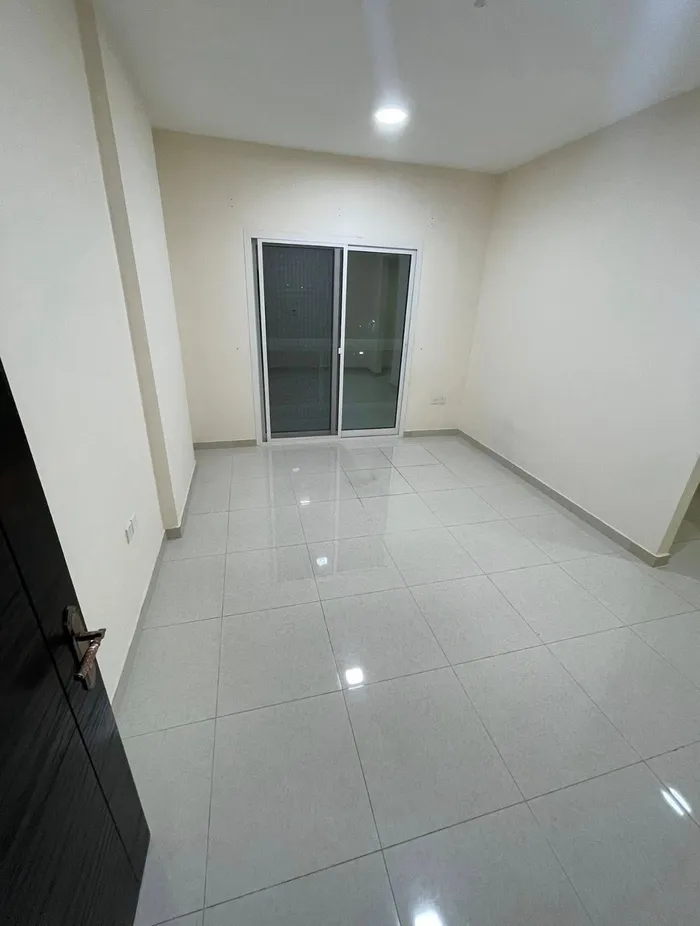 Two rooms and a hall annually in Ajman, the first resident : Image 1