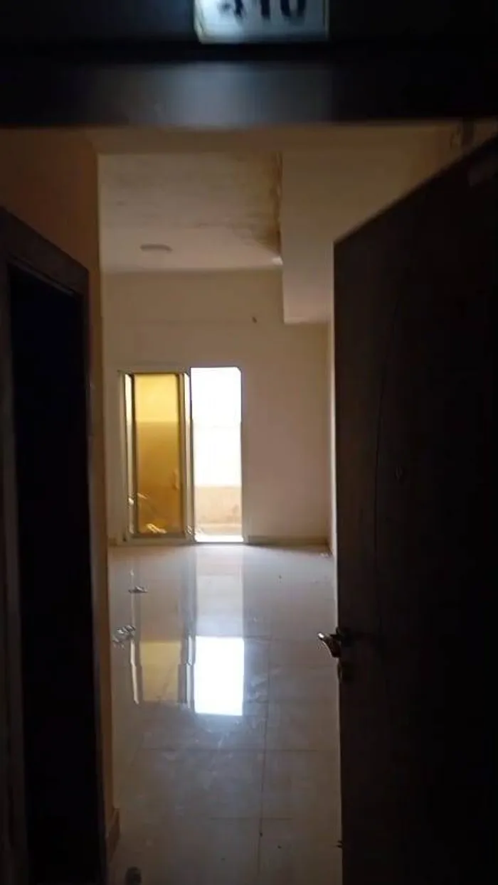 غرفه وصاله في الروضه 2 للايجار السنوي عجمان 2 حمام//A room and a hall in Al Rawda 2 for annual rent in Ajman, 2 bathrooms : Image 1
