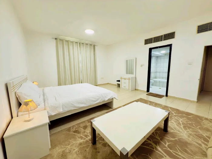 Two rooms and a hall for monthly rent : Image 1