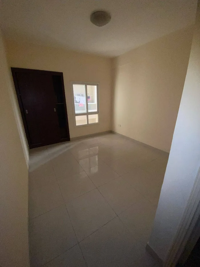 Two rooms and an annual hall : Image 1