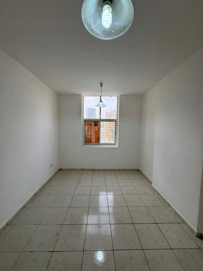 شقة غرفة وصالة بدون فرش شهري شامل الفواتير : Image 1