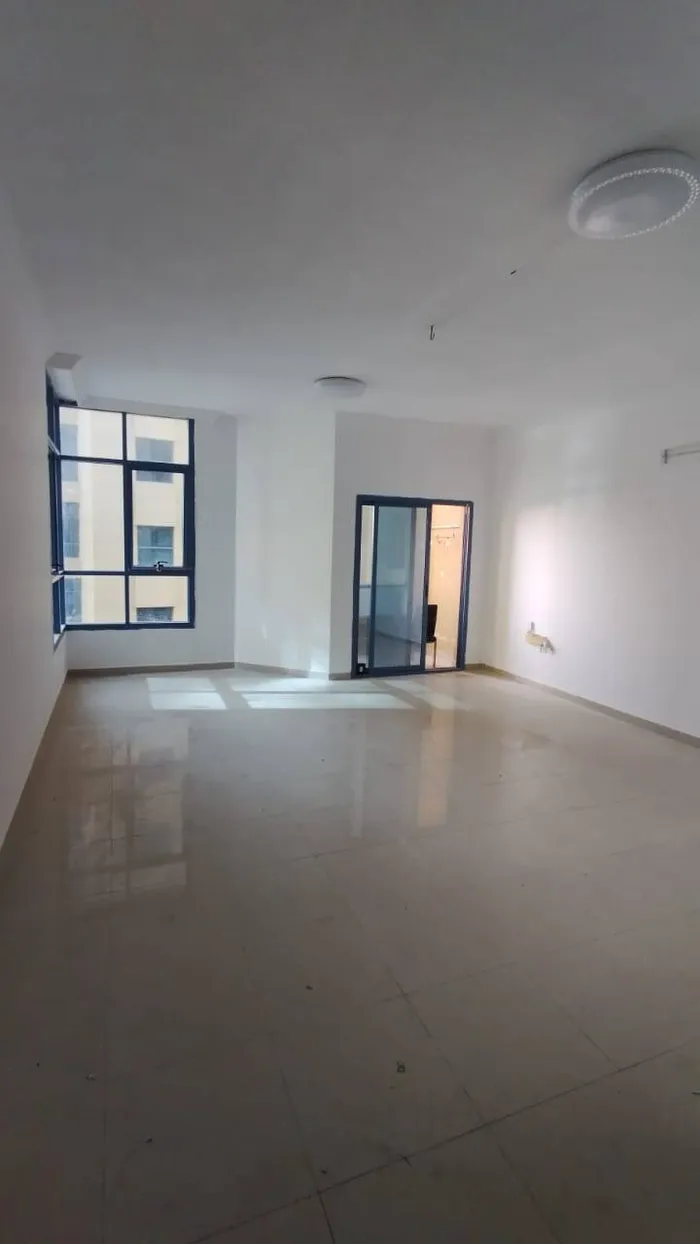 للايجار السنوي غرفتين وصاله في الراشيديه 1 ابراج الخور///For annual rent, two rooms and a hall in Al Rashidiya 1, Al Khor Towers : Image 1