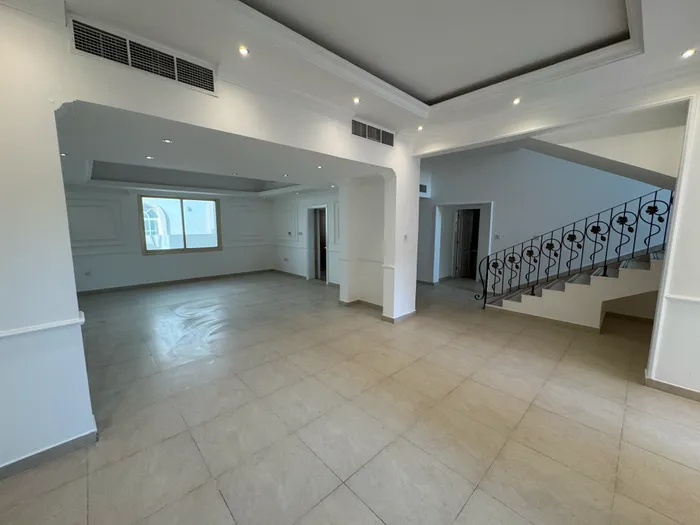 للايجار فيلا ضمن مجمع حوش متوسط خاص 6 غرف نوم تشطيب ممتاز : Image 1