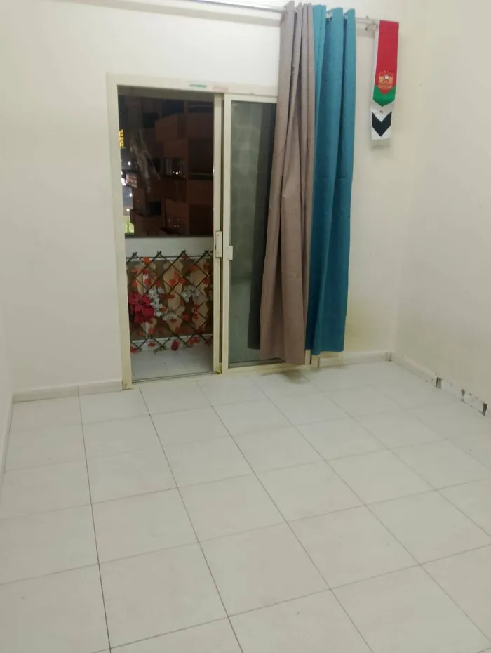 للايجار السنوي في الحميديه  عجمان  غرفه وصاله 2 حمام مقابل المحكمه//For annual rent in Al Hamidiyah, Ajman One bedroom, a living room, and 2 bathrooms, opposite the court : Image 1