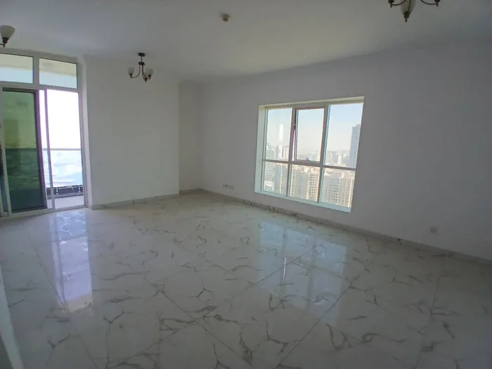 للبيع ثلاث غرفه صاله مع بلكونه 2 حمام مع جيم ومسبح وباكنيج : Image 1