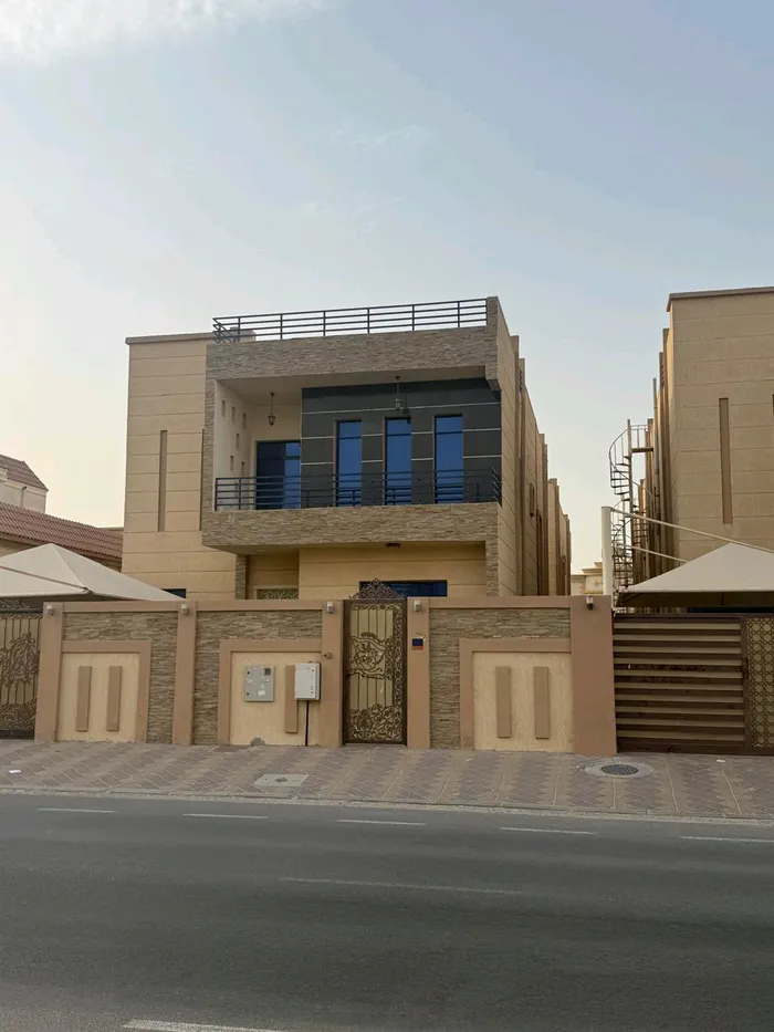 Commercial residential villa for sale in Ajman - Al Rawdah 2 directly on Al Tallah Street. The land area is 395.25 m : Image 1