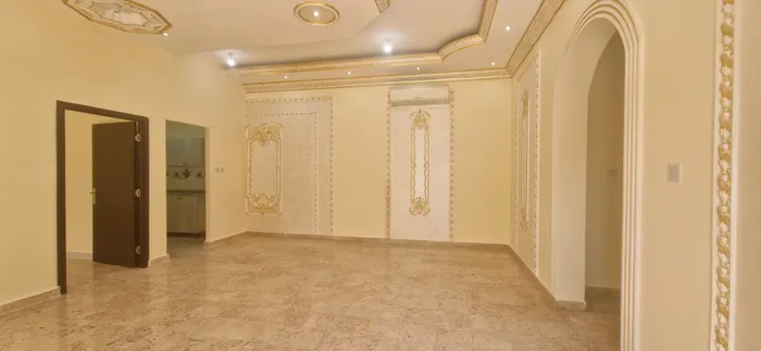 There is a regular room and hall for the first resident, a bathroom and a kitchen : Image 1