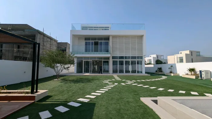 فيلا مميزة جديدة للبيع بمنطقة سياحية جميلة منطقة الزوراء عجمان : Image 1